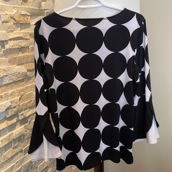 TanJay Flare Sleeve top - Picture 5 of 6